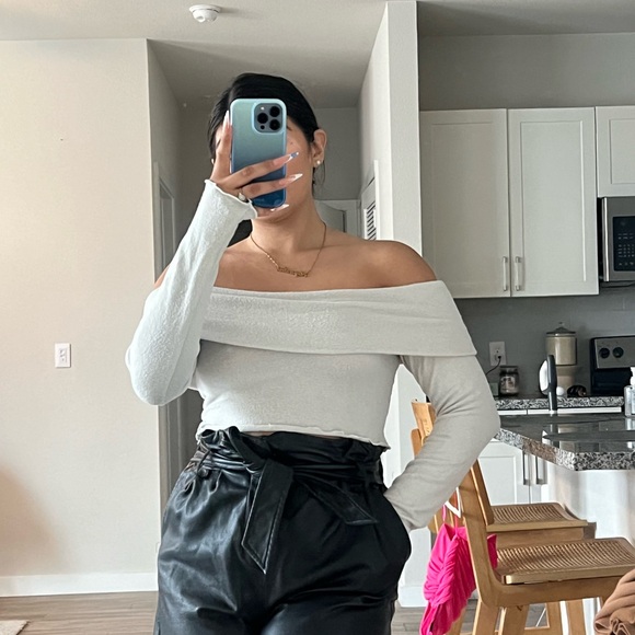 Offshoulder top - Picture 4 of 4